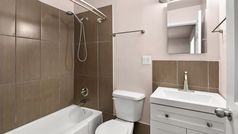 More Photos Of 1201 S Cloverdale St, Seattle Apartments For Sale