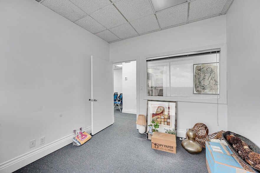 More Photos Of 2328 10th Ave N, Lake Worth Office For Lease