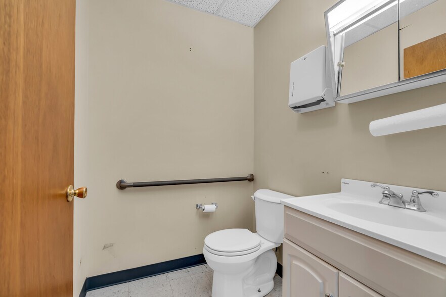 More Photos Of 721 N Beers St, Holmdel Medical For Sale