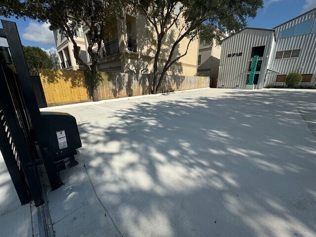 More Photos Of 5712 Val Verde St, Houston Loft Creative Space For Lease