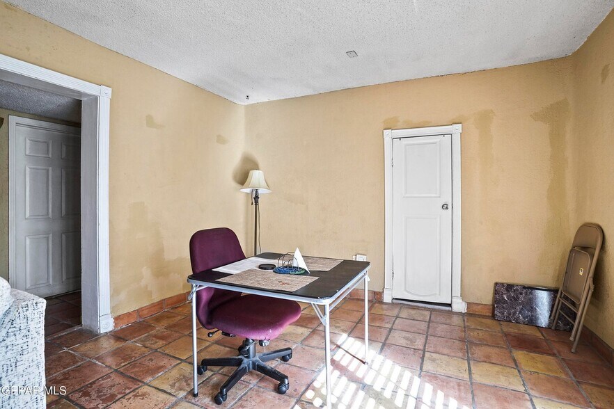 More Photos Of 3984 Doniphan Dr, El Paso General Retail For Sale