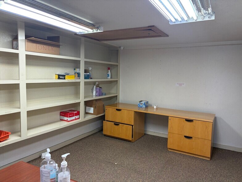 More Photos Of 2476 N Heideke St, Seguin Industrial For Sale