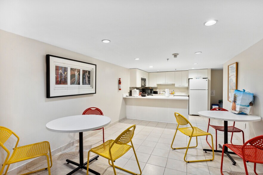 More Photos Of 2112 Walnut St, Philadelphia Office Residential For Sale