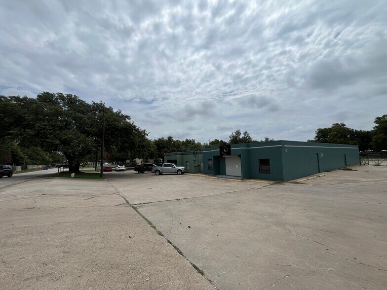 More Photos Of 513 Thompson Ln, Austin Flex For Lease