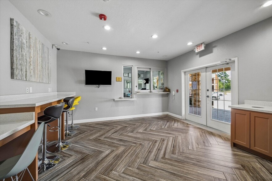 More Photos Of 9818 W Little York Rd, Houston Hotel For Sale