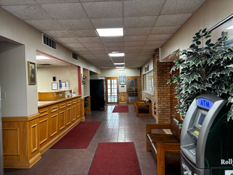 More Photos Of 1950 S Wabash St, Wabash Hotel For Sale