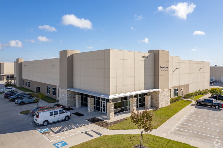 More Photos Of 2500 Scarbrough Dr, Austin Unknown For Lease