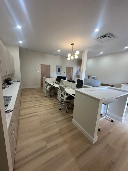 More Photos Of 8303 N Stemmons Fwy, Dallas General Retail For Sale