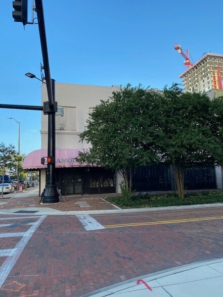 More Photos Of 902 N Franklin St, Tampa Bar For Lease