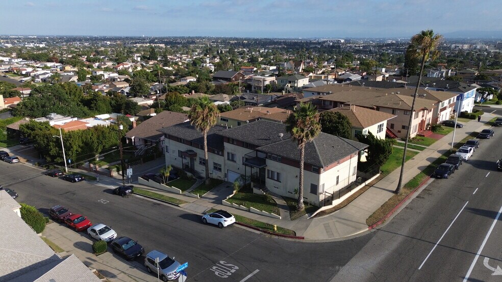 More Photos Of 4462 W 59th St, Los Angeles Apartments For Sale