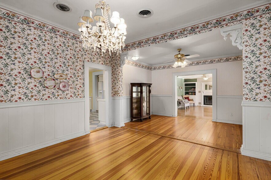 More Photos Of 633 S Castell Ave, New Braunfels Office Residential For Sale