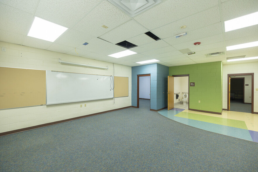 More Photos Of 202 Topaz Ave, Granby Schools For Sale