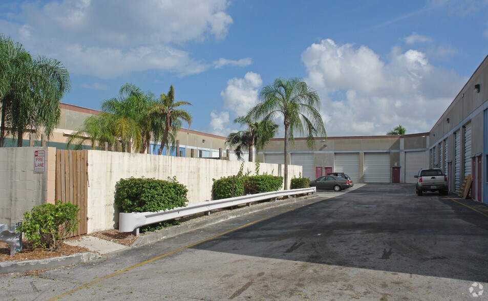 More Photos Of 10190-10300 NW 47th St, Sunrise Light Distribution For Lease