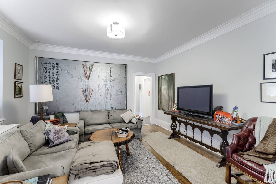 More Photos Of 4 Oriole Gdns, Toronto Apartments For Sale