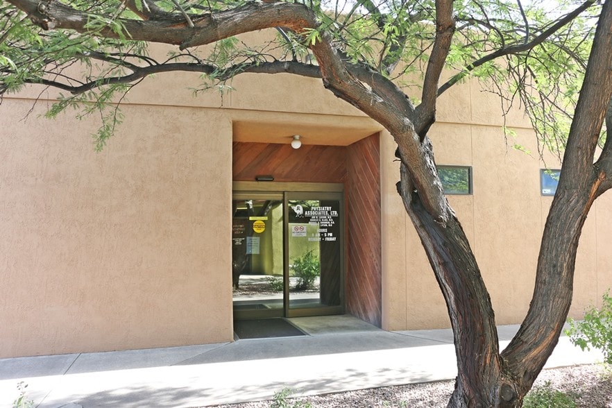More Photos Of 2102 N Country Club Rd, Tucson Medical For Sale