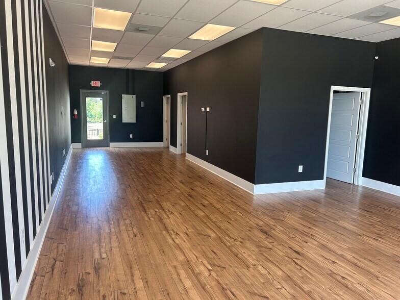 More Photos Of 100-106 Wicker Park Ave, Greer Storefront Retail Office For Lease