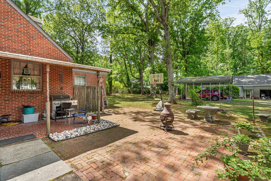 More Photos Of 2870 King William Ave, West Point Flex For Sale