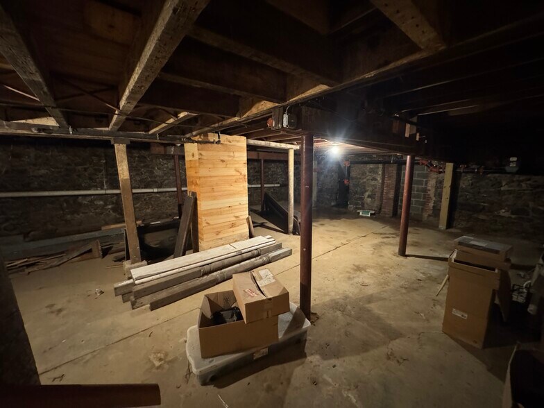 More Photos Of 414 Northampton St, Easton Restaurant For Lease
