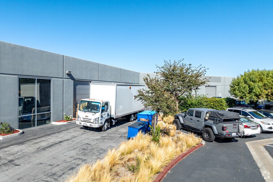 More Photos Of 18218 Euclid St, Fountain Valley General Retail For Lease