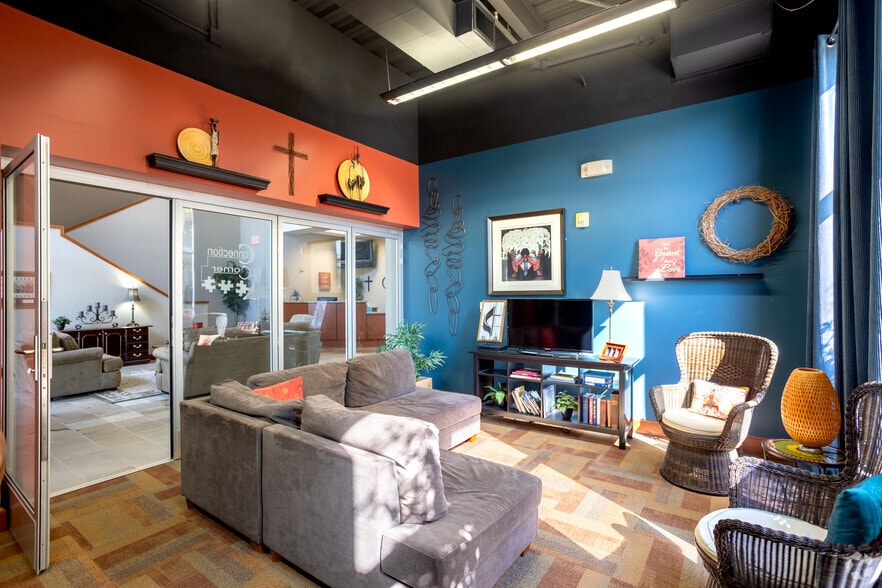 More Photos Of 500 Maplelawn Dr, Plano Office For Sale