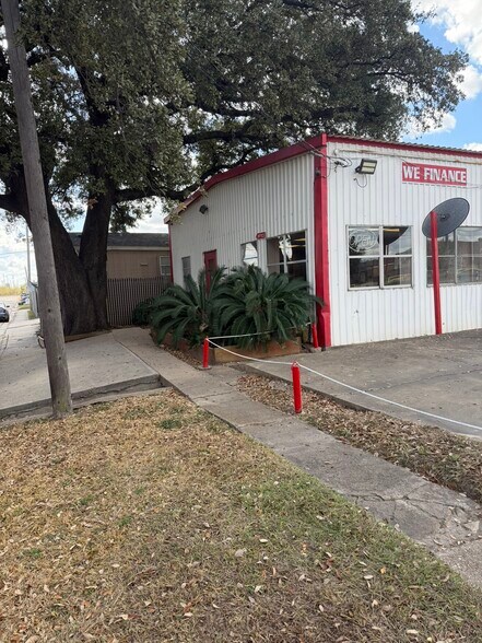 More Photos Of 1706 Clinton Dr, Galena Park Storefront Retail Office For Sale