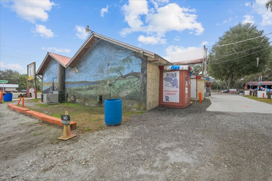 More Photos Of 337 S US Highway 17, East Palatka General Retail For Sale