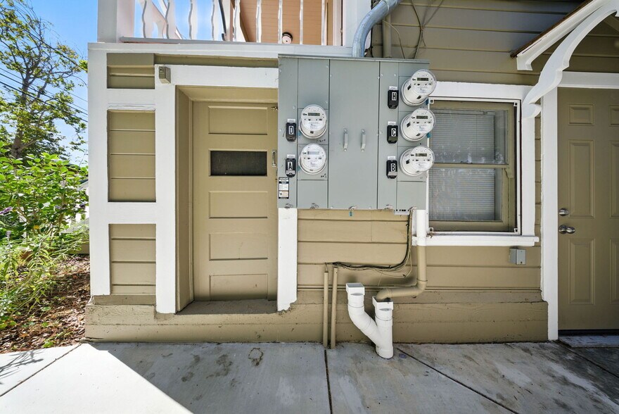 More Photos Of 1523-1527 Verdi St, Alameda Apartments For Sale