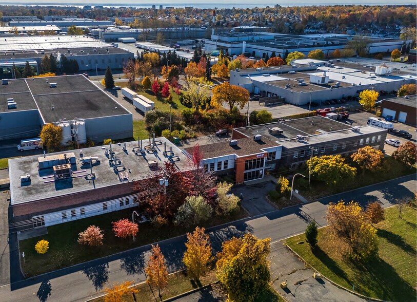 More Photos Of 88 Av Leacock, Pointe-claire Manufacturing For Sale