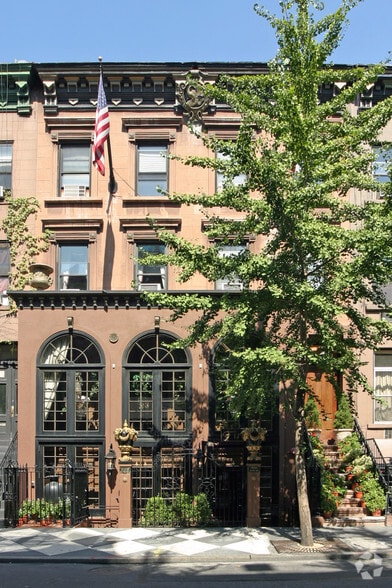 More Photos Of 365-367 W 46th St, New York Apartments For Lease