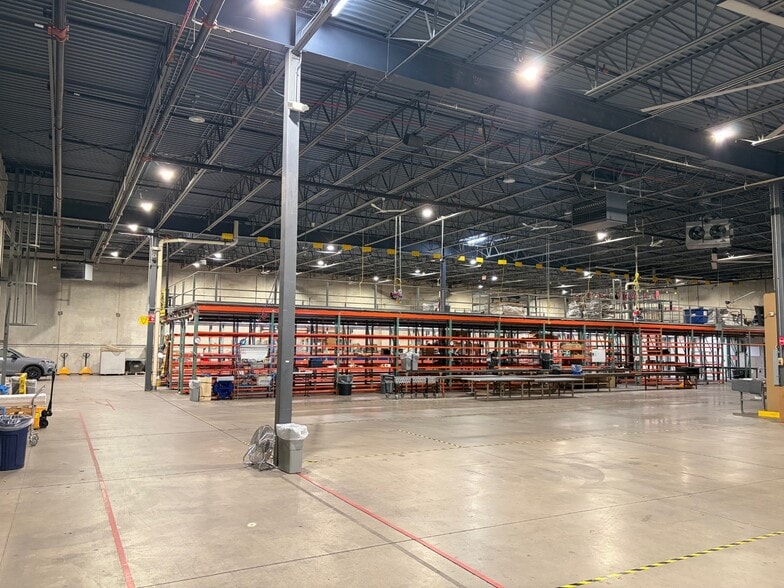 More Photos Of 360 Hastings Dr, Buffalo Grove Warehouse For Lease