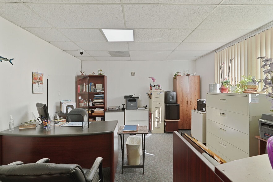 More Photos Of 304 W Harding Way, Stockton Office For Sale
