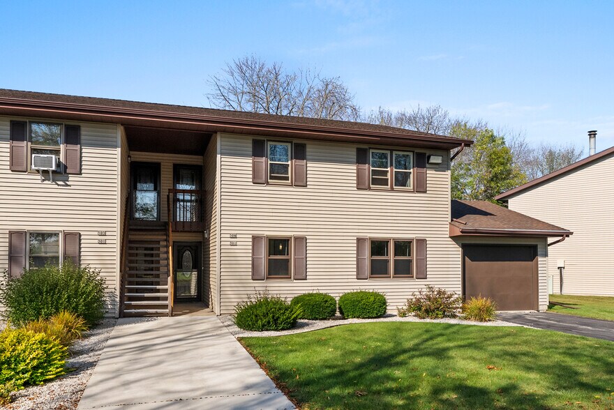 More Photos Of 910 E Cedar Ave, Manitowoc Apartments For Sale