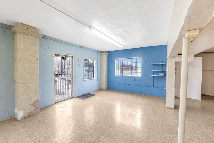 More Photos Of 930 New Laredo Hwy, San Antonio Office For Sale