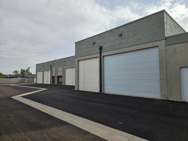 More Photos Of 8718 E McDowell Rd, Scottsdale Industrial For Sale