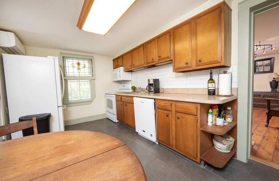 More Photos Of 69 E Oakland Ave, Doylestown Office For Sale