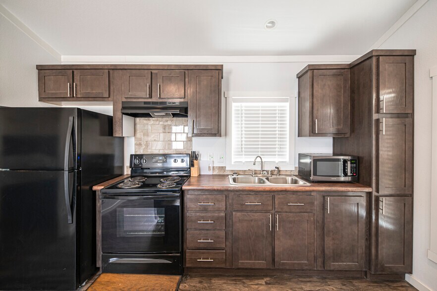 More Photos Of 4301 S County Road 1135, Midland Specialty For Sale