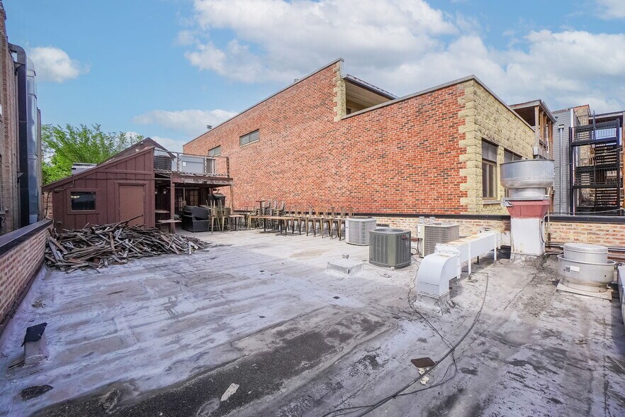 More Photos Of 1419 W Taylor St, Chicago Restaurant For Sale