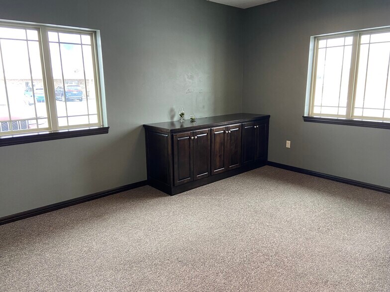 More Photos Of 1255 Scheuring Rd, De Pere Office For Lease