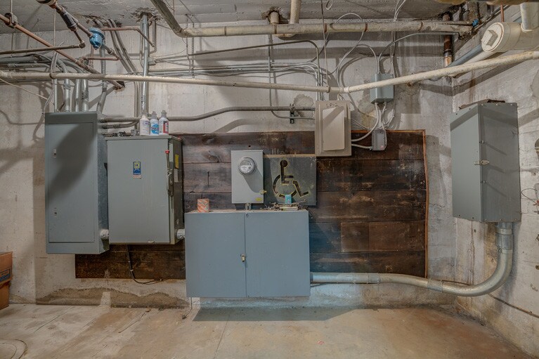 More Photos Of 3464 Central Pky, Cincinnati Funeral Home For Sale