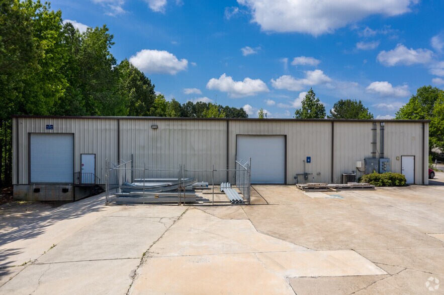 More Photos Of 120 Robinson Ct, Fayetteville Warehouse For Lease