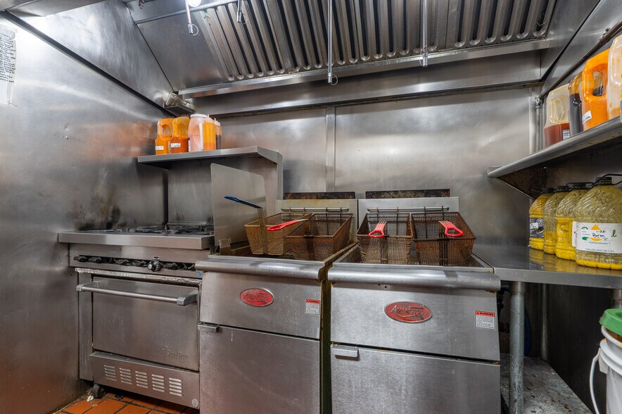 More Photos Of 127 S Broadway St, New Philadelphia Storefront Retail Office For Sale