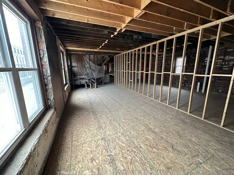 More Photos Of 3093-3095 W 25th St, Cleveland Storefront Retail Office For Lease