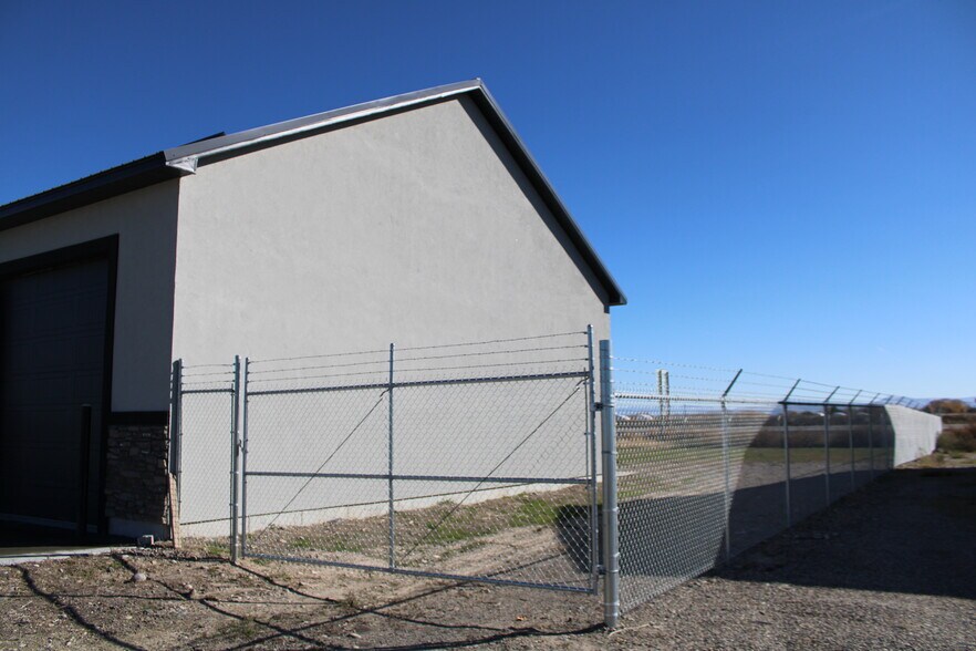 More Photos Of 57 W 465 N, Blackfoot Light Manufacturing For Lease