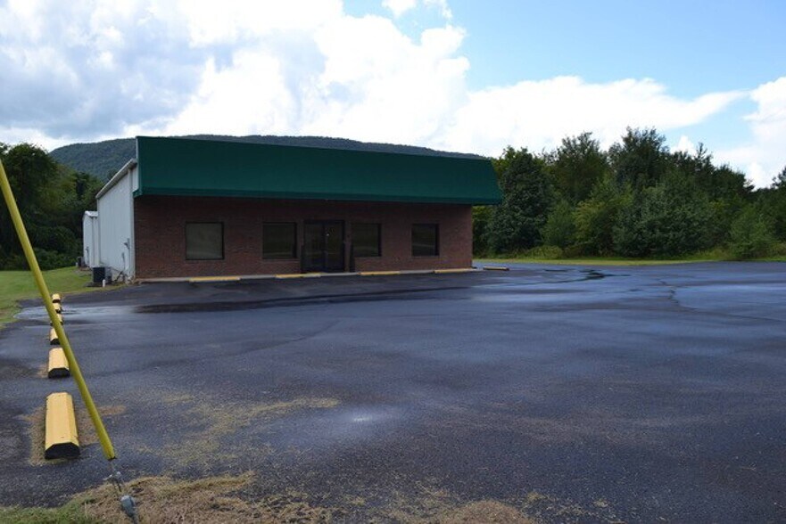 More Photos Of 29 Crestview Dr, Dunlap Loft Creative Space For Sale