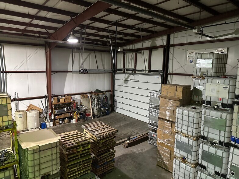 More Photos Of 160 S Locust St, Chebanse Distribution For Sale