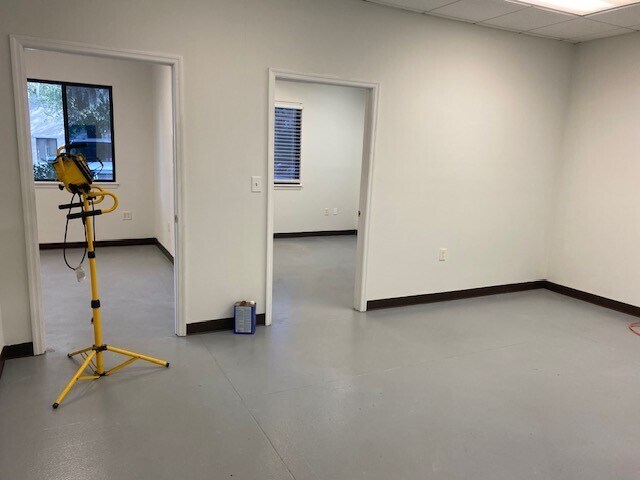 More Photos Of 451 Jessen Ln, Charleston Flex For Lease