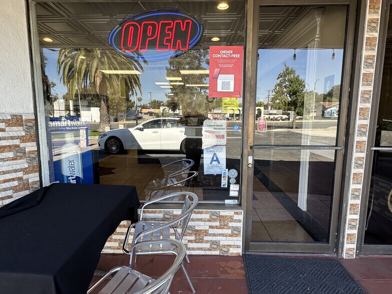 More Photos Of 733 N Mountain Ave, Upland Restaurant For Lease