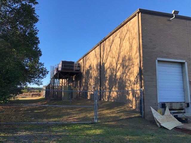 More Photos Of 309 Ash St, Cochran Industrial For Sale