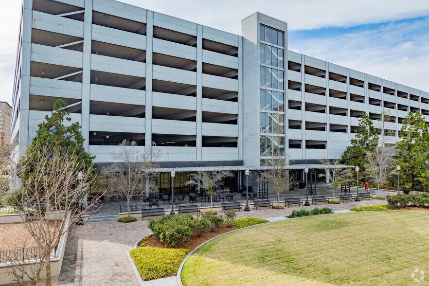 More Photos Of 100 E Capitol St, Jackson Parking Garage For Lease
