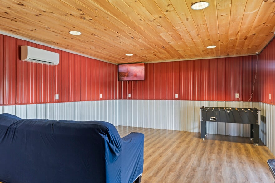 More Photos Of 104 Circle Rd, Newport Manufactured Housing Mobile Home Park For Sale